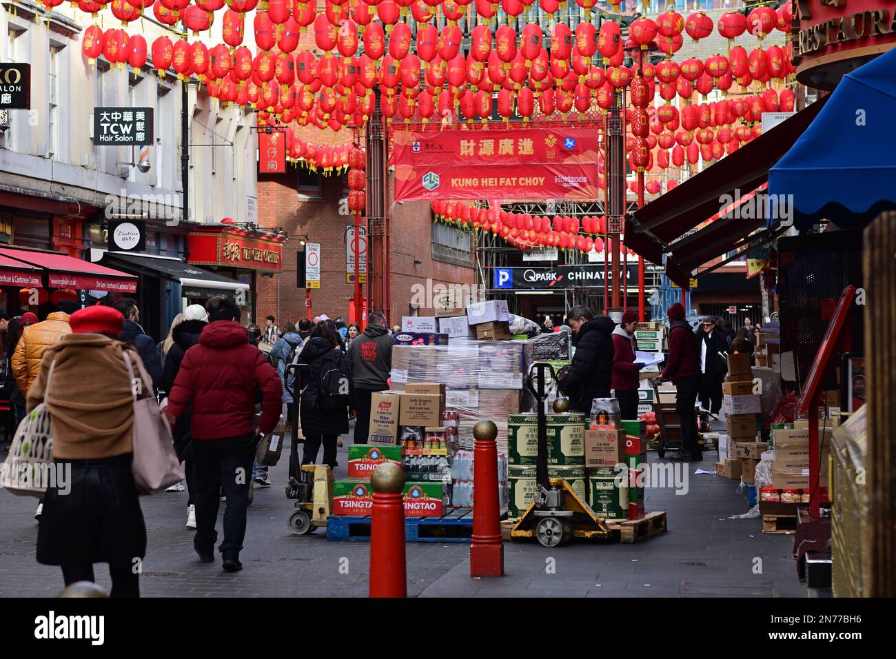 London, UK. 4 February 2023. Tourists sightseeing and chinese red