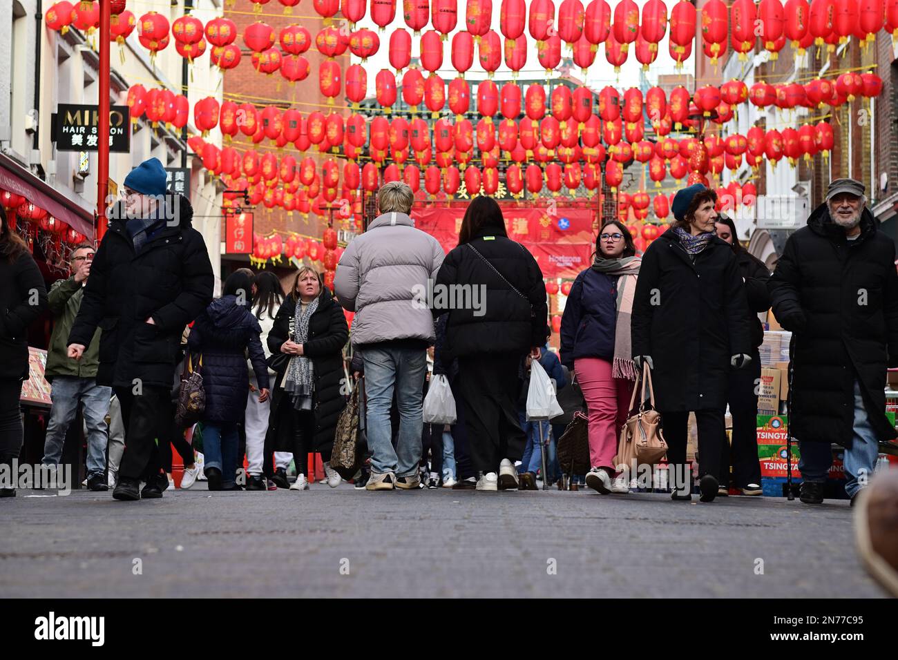 London, UK. 4 February 2023. Tourists sightseeing and chinese red