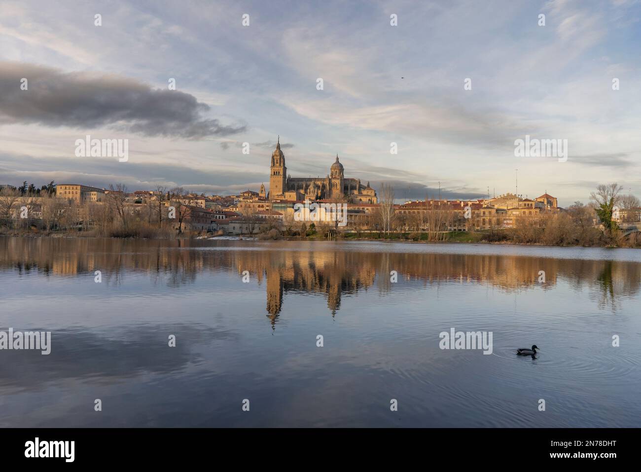 A beautiful shot of the Ledesma river and in the background of the cathedral of Salamanca Stock Photo