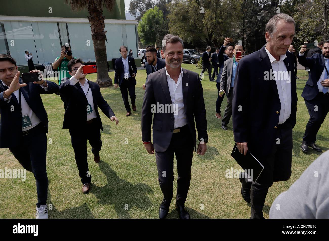 Mexiko Stadt, Mexico. 10th Feb, 2023. Argentine Diego Cocca (M) arrives