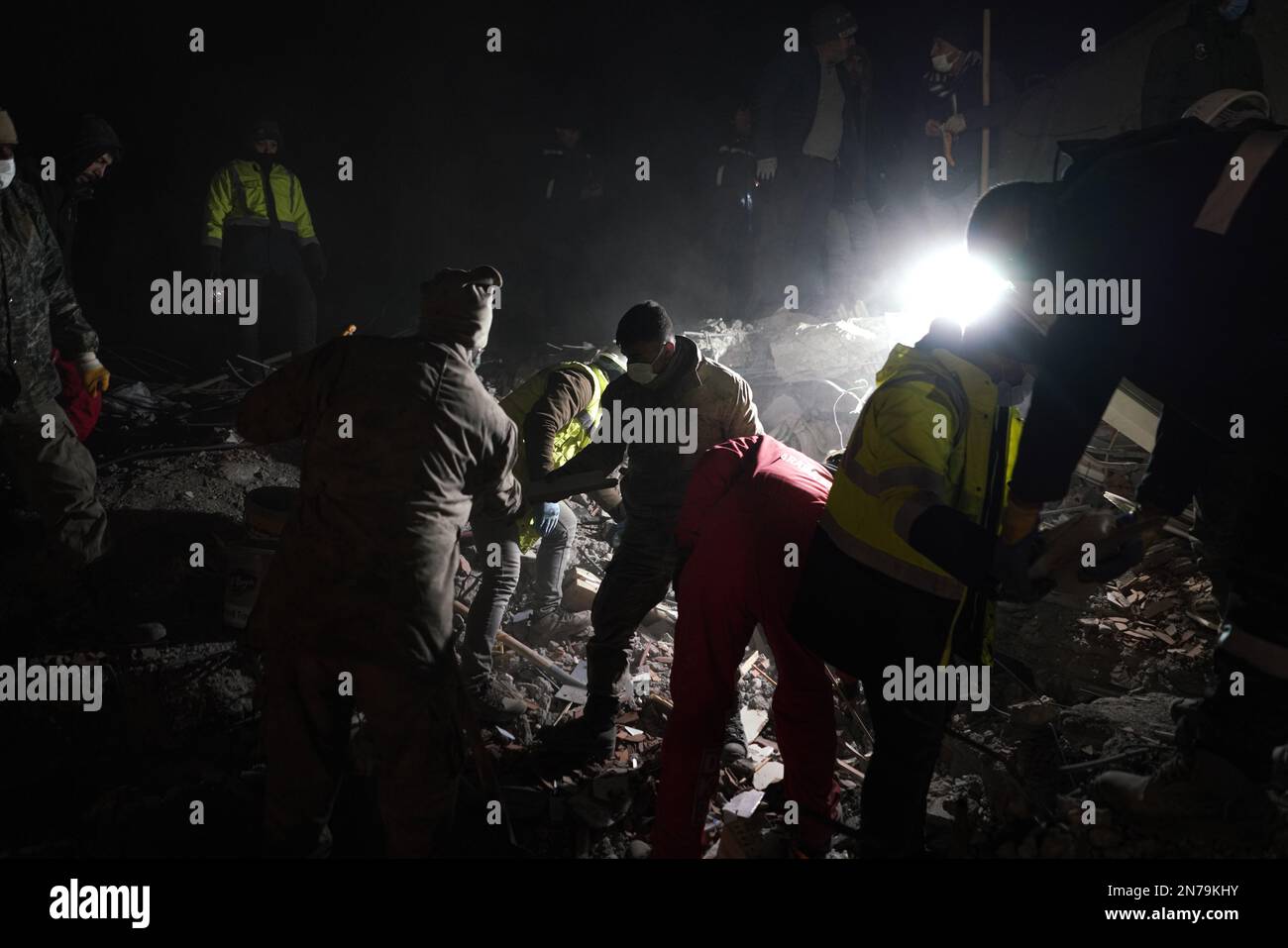 Kahramanmara, Turkey. 10th Feb, 2023. Rescuers carry out rescue operation in an apartment. Turkey experienced the biggest earthquake of this century at the border region with Syria. The earthquake was measured 7.7 magnitudes. (Photo by Tunahan Turhan/SOPA Images/Sipa USA) Credit: Sipa USA/Alamy Live News Credit: Sipa USA/Alamy Live News Stock Photo