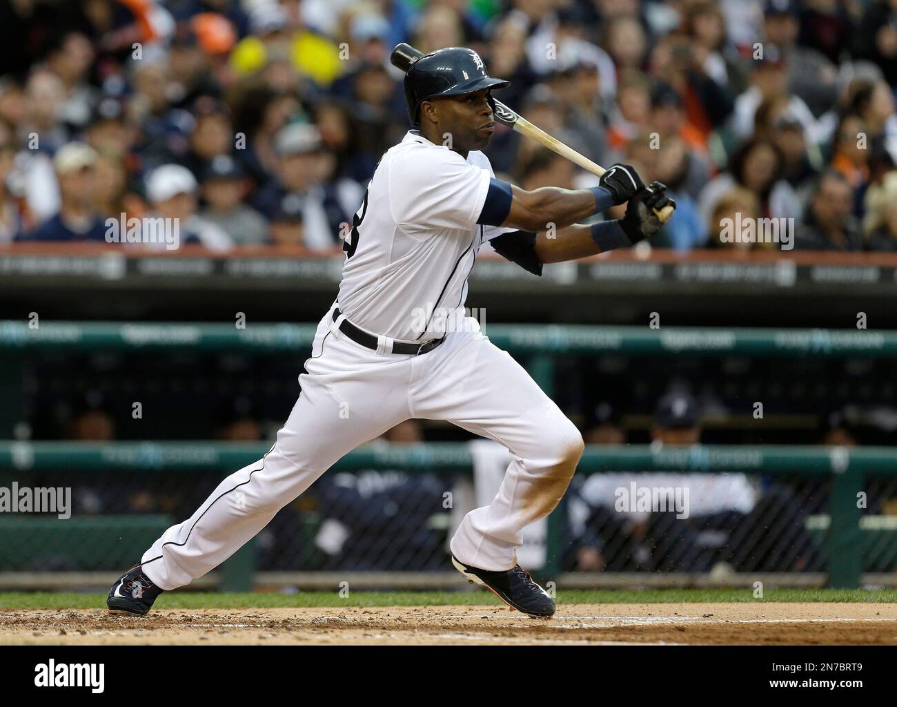 Detroit Tigers Torii Hunter hits a one run single against the