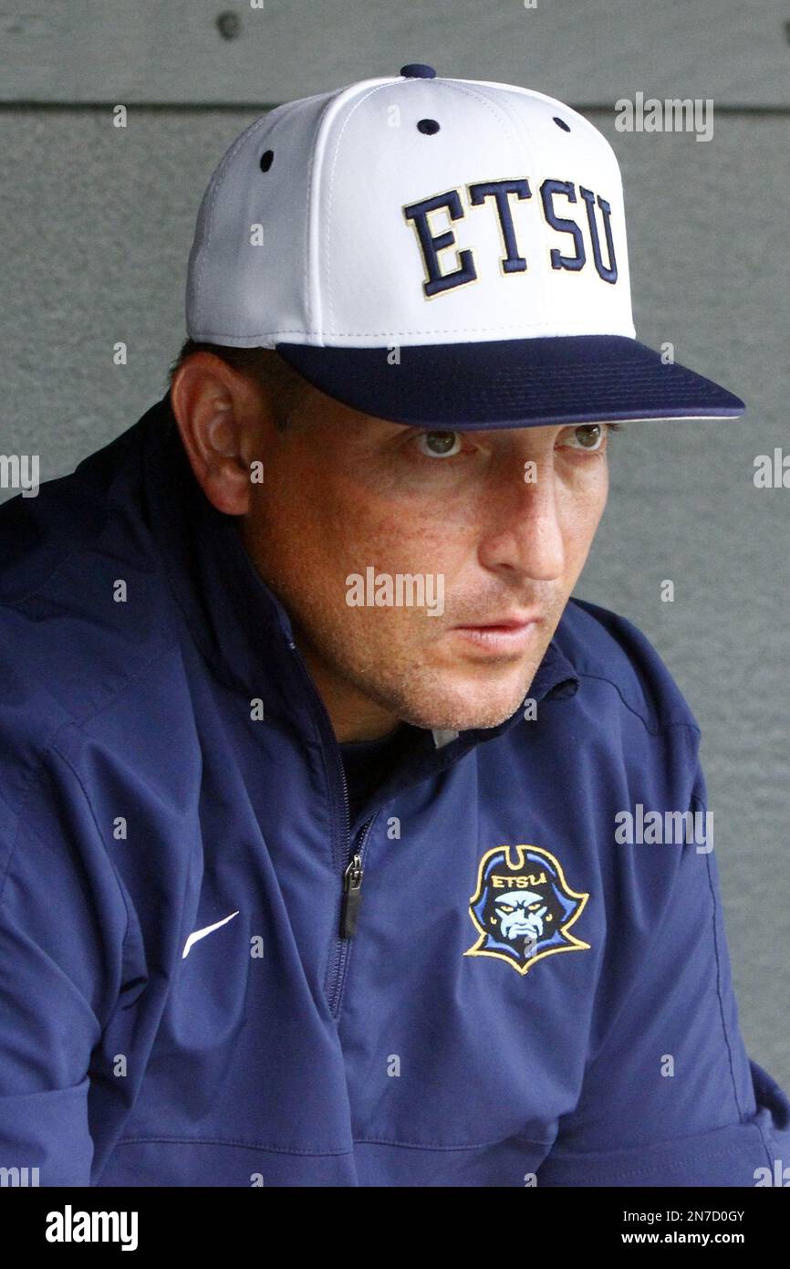 sur kollidere Hovedløse East Tennessee State coach Tony Skole sits in the dugout in the ninth  inning of an NCAA college baseball tournament regional game against Georgia  Tech on Saturday, June 1, 2013, in Nashville,