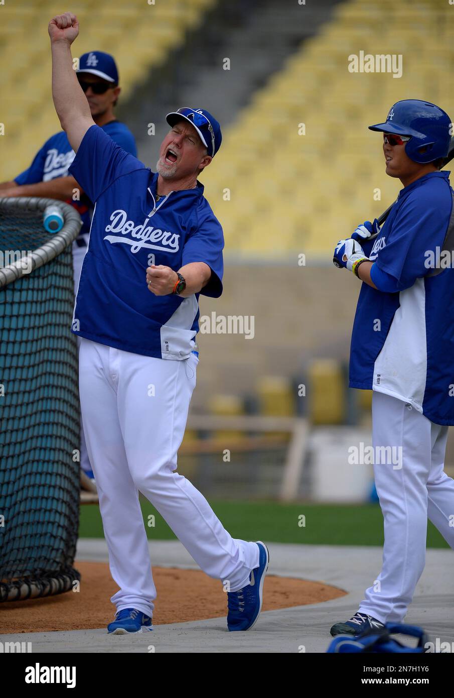 Mark McGwire to become new Dodgers hitting coach