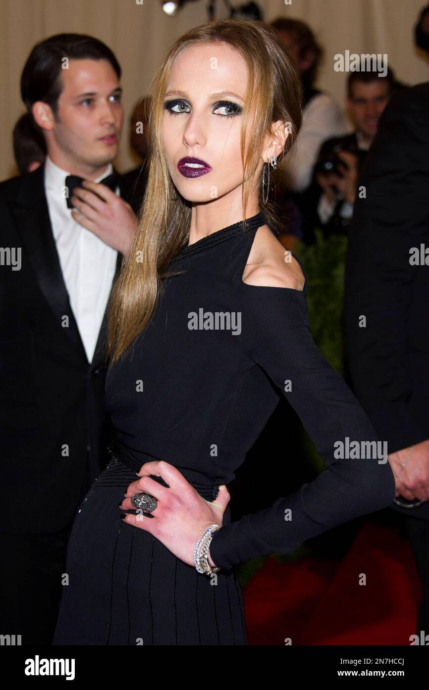 Allegra Versace 2023