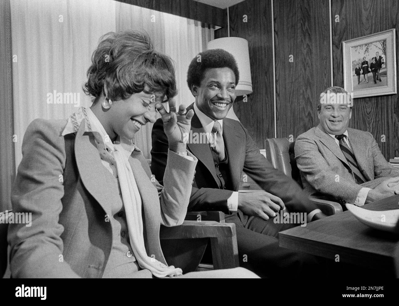 Paul Warfield (center), his wife Beverly, and the owner of the Cleveland Browns, Art Modell