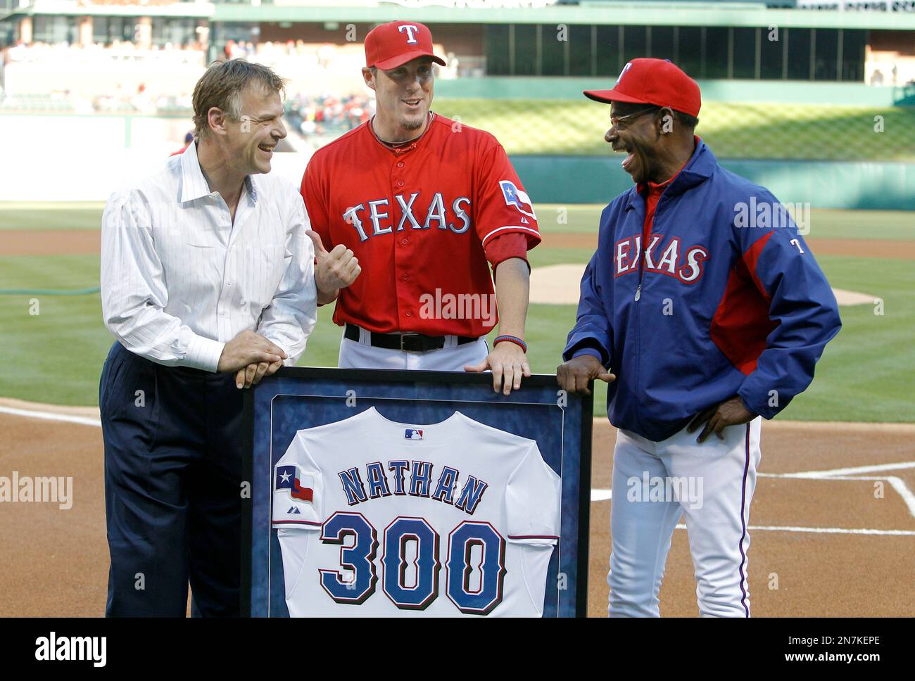 Texas Rangers relief pitcher Joe Nathan (36) greets former Texas ...