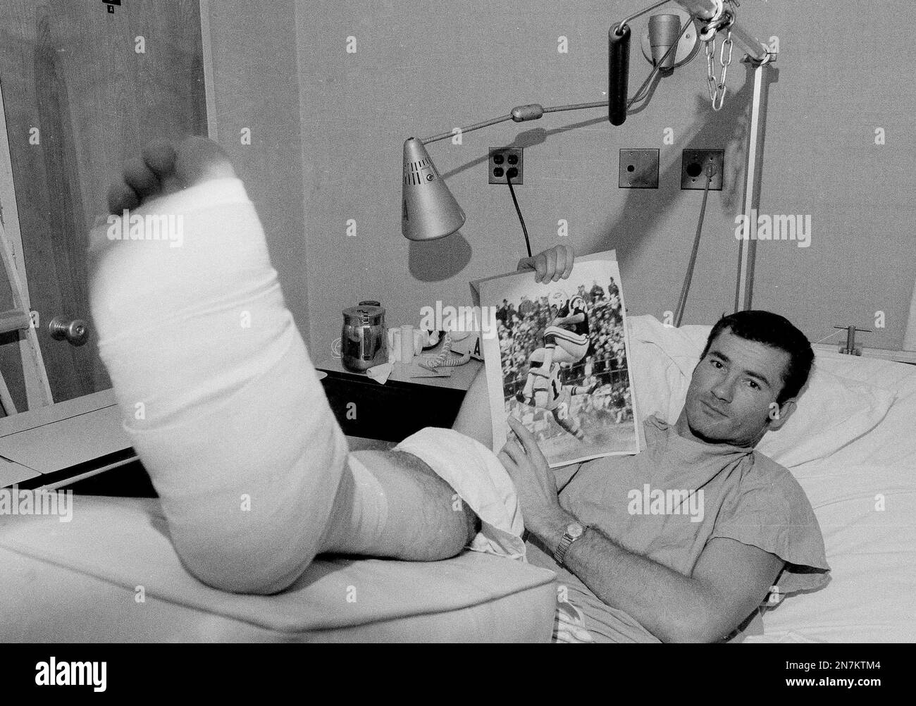 Maynard's Display New York Jets star pass receiver Don Maynard displays a story-telling ...