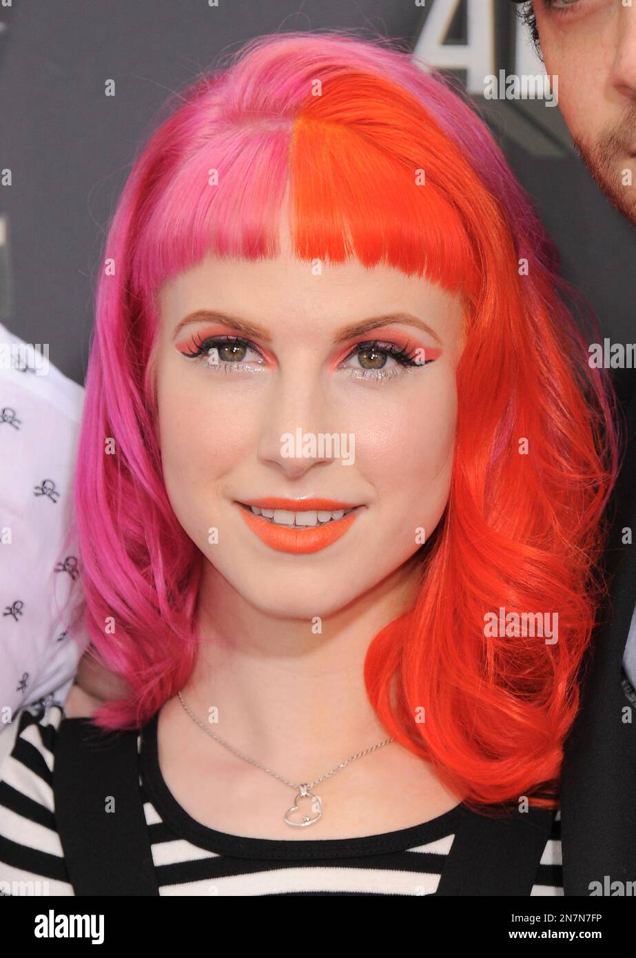 hayley williams pink and orange hair