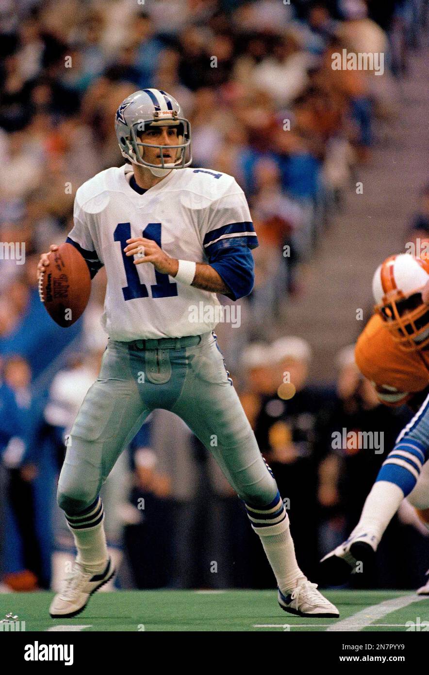 Dallas Cowboys quarterback Danny White (11) looks down field for a