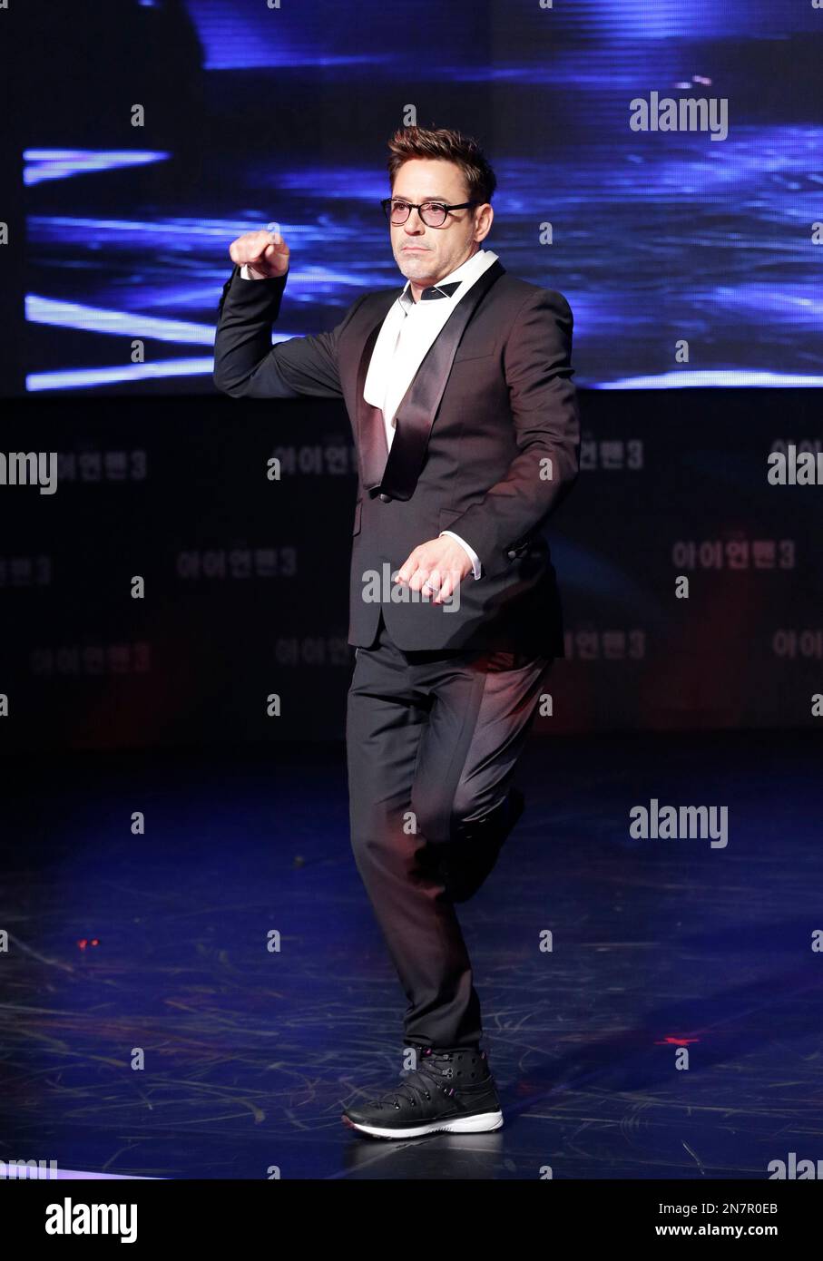 Downy Rapper U.S. actor Robert Downey Jr. dances, like South Korean rapper PSY ...