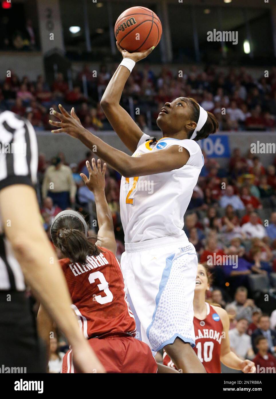 Tennessee forward Jasmine Jones (2) shoots in front of Oklahoma's Aaryn