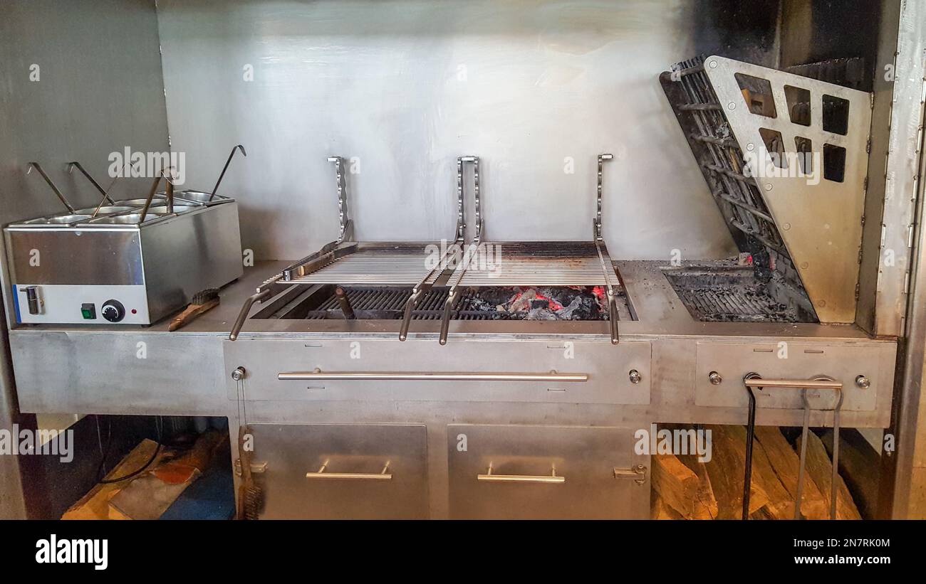 Burning grill in oven restaurant kitchen Stock Photo Alamy
