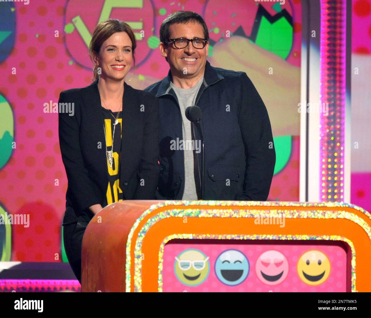 Kristen Wiig, left, and Steve Carell present the award for favorite ...