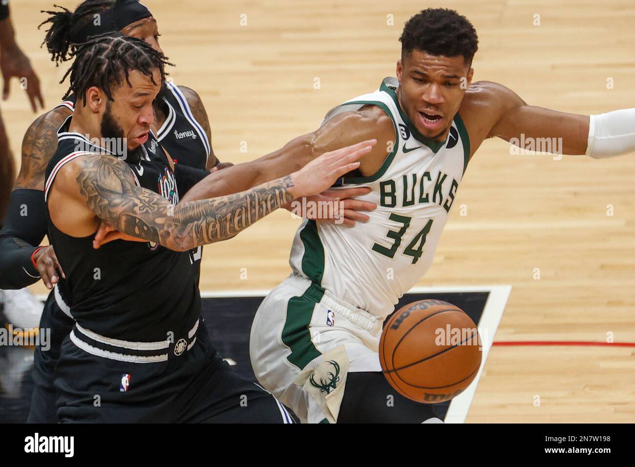 Los Angeles, United States. 10th Feb, 2023. Milwaukee Bucks forward Giannis  Antetokounmpo (L) seen in action against Los Angeles Clippers forward Robert  Covington (R) during an NBA basketball game in Los Angeles. (