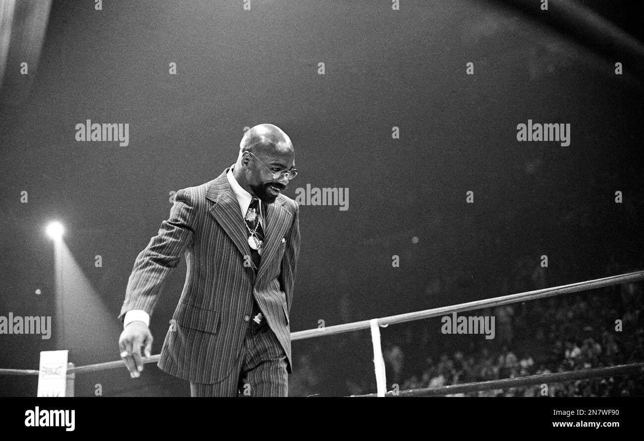 Former middleweight champion Rubin "Hurricane" Carter is introduced to