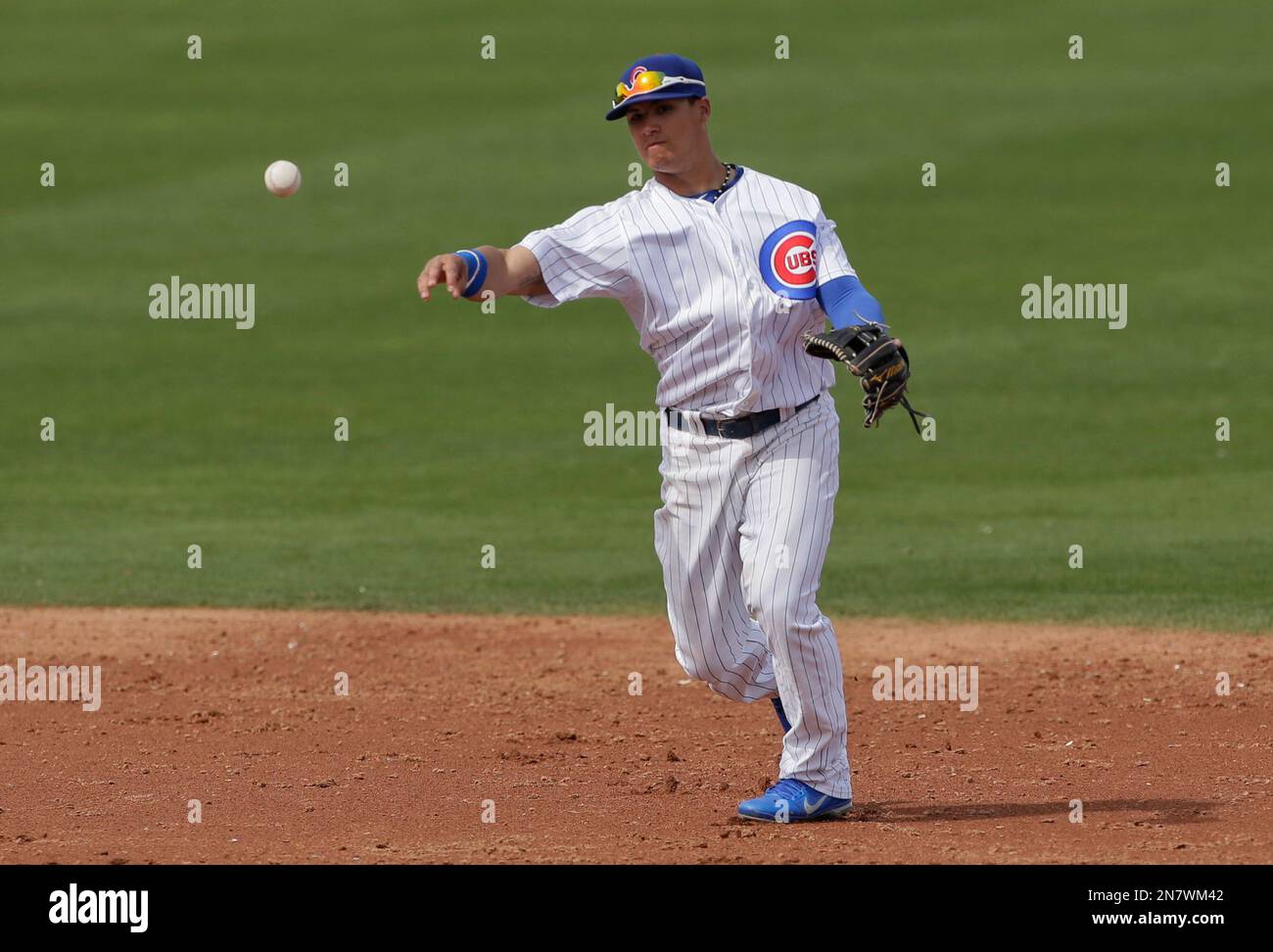 Chicago Cubs' Darwin Barney (15) is safe at first as Cincinnati