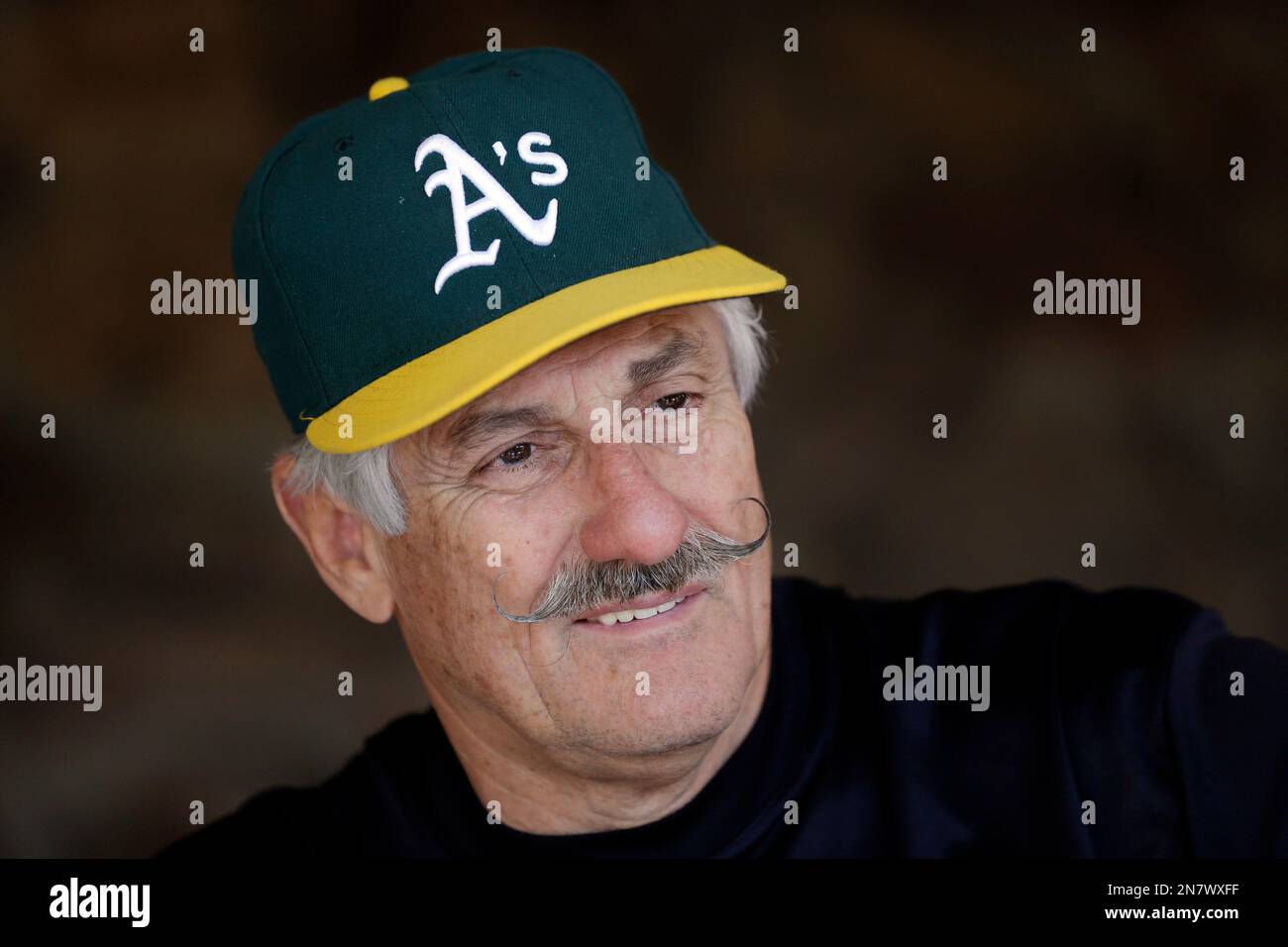 Rollie fingers hi-res stock photography and images - Alamy