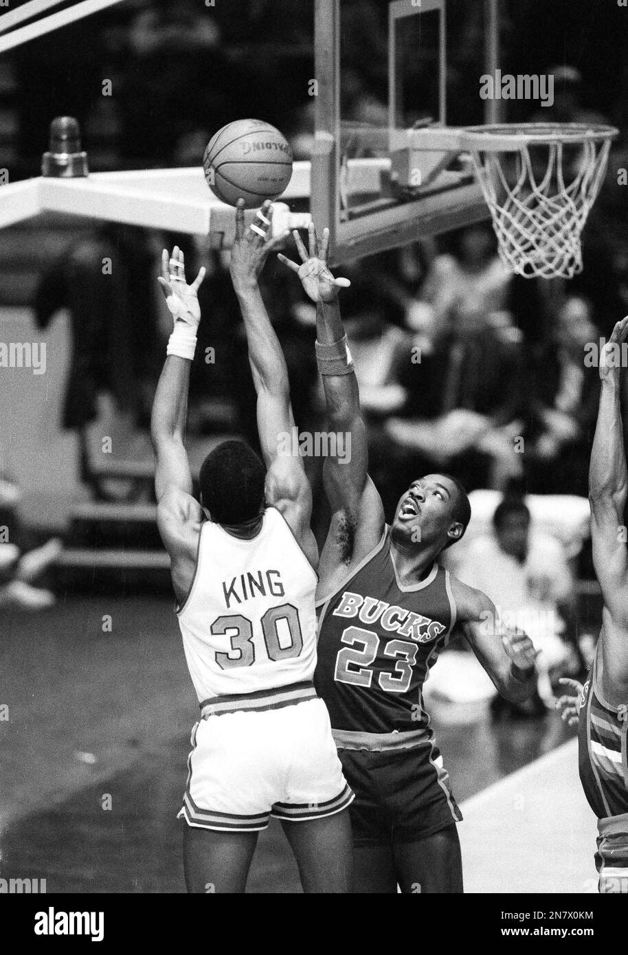 New York Knicks Bernard King (30) beats Milwaukee Bucks forward Charles
