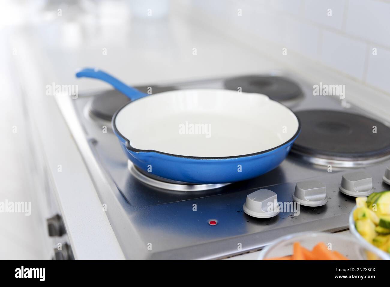 frying pan stove Stock Photo Alamy