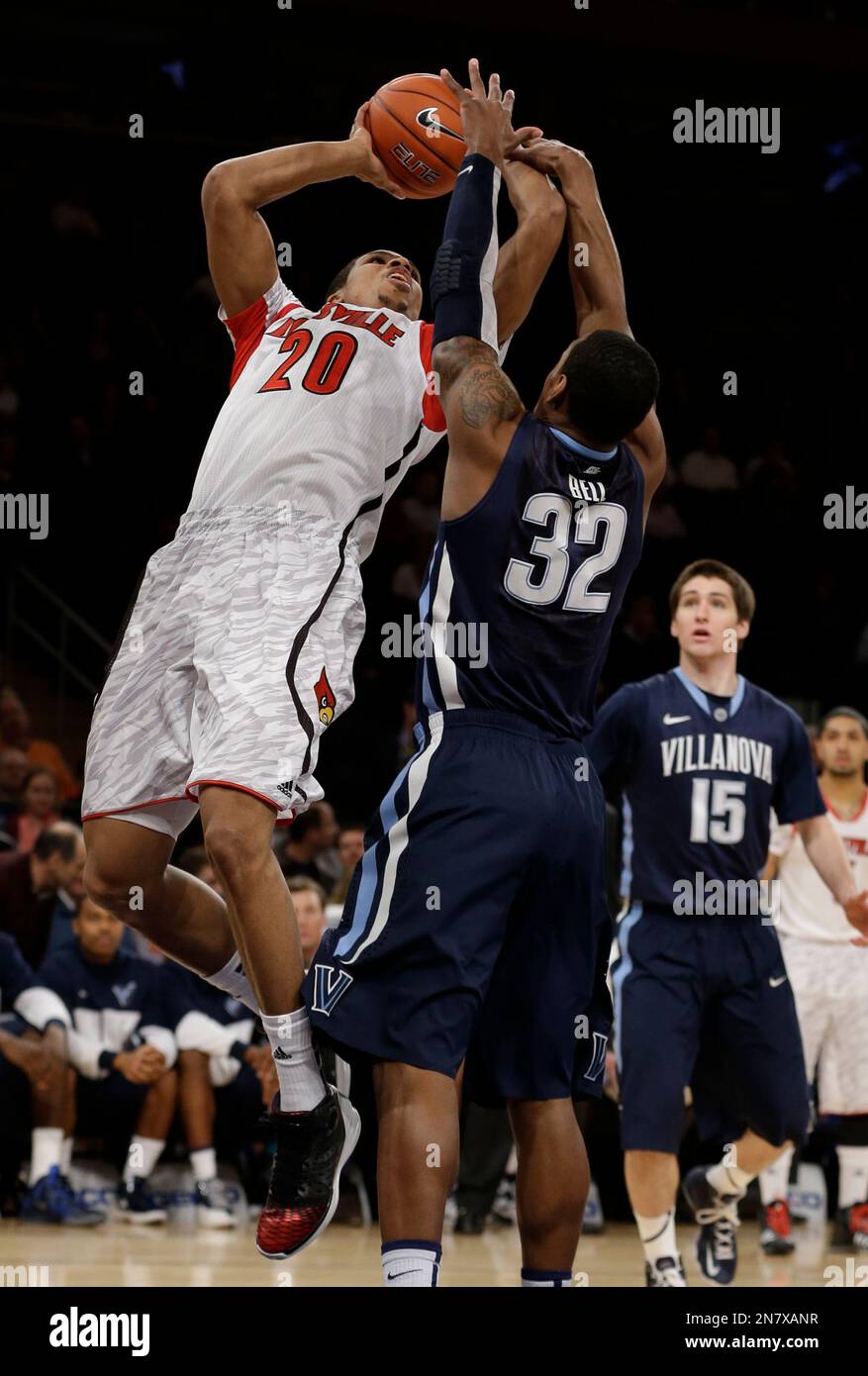 Louisville's Wayne Blackshear (20) shoots over Villanova's James Bell
