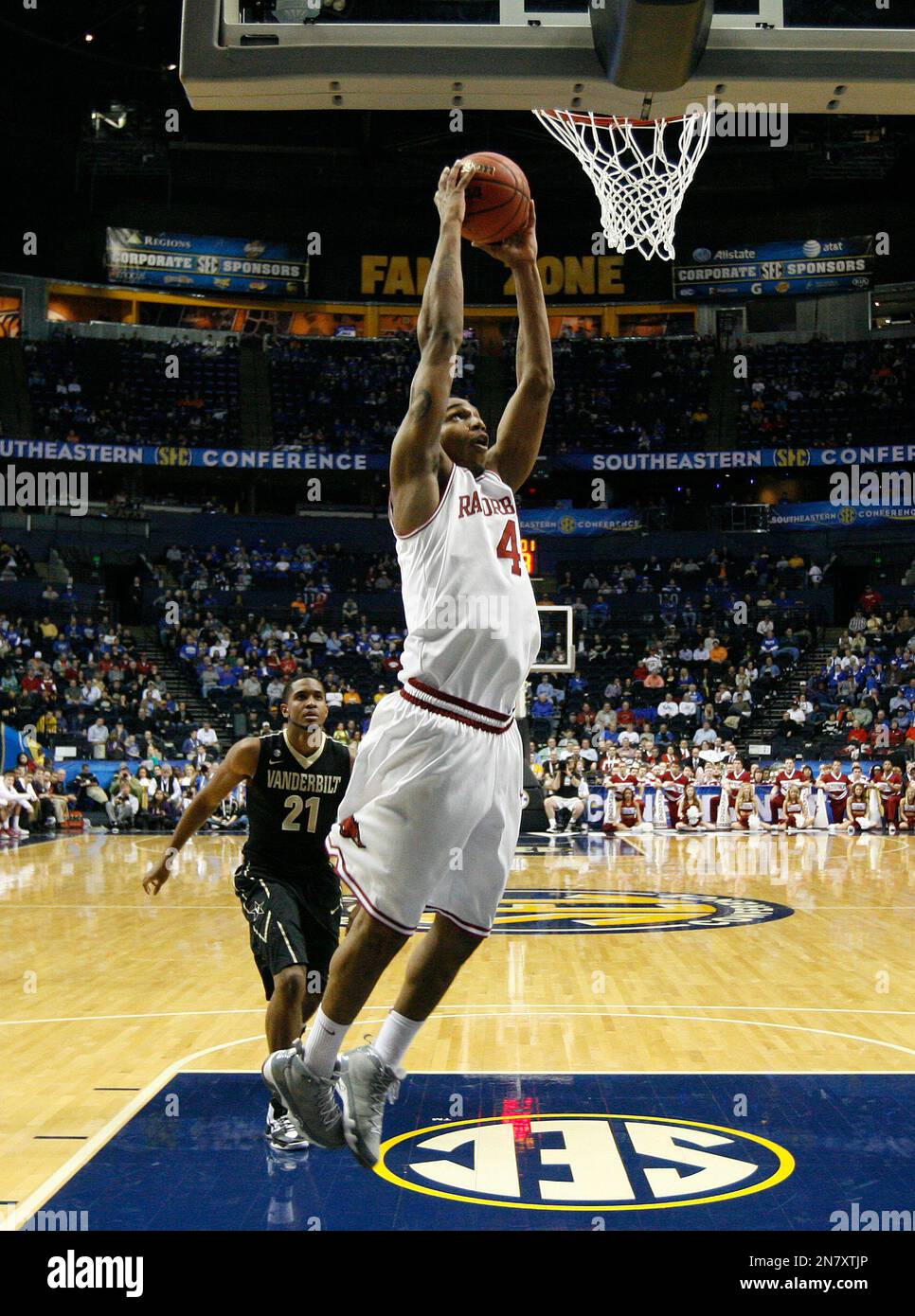 Arkansas forward Coty Clarke (4) prepares to make the shot against ...