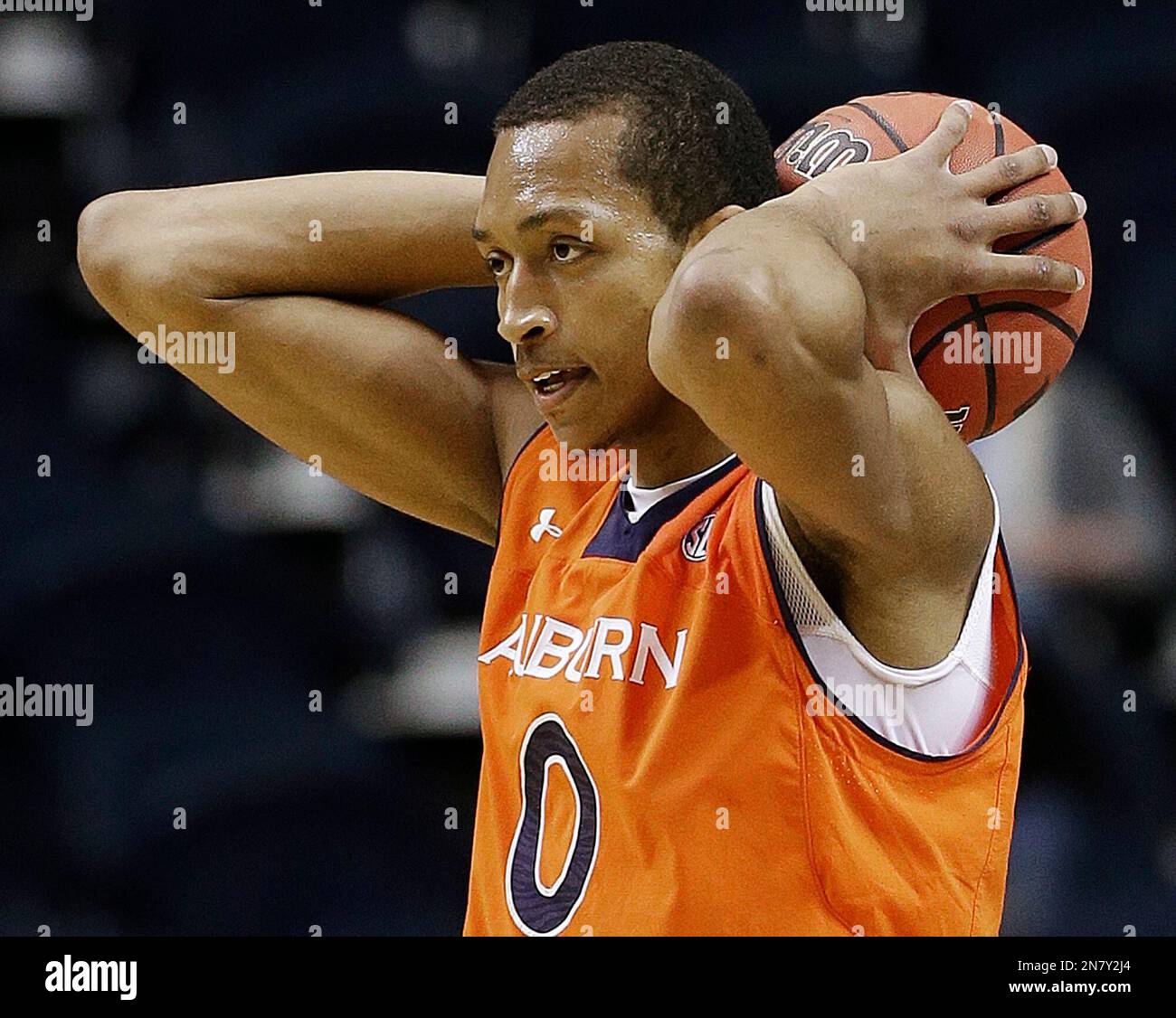 Auburn center Asauhn DixonTatum (0) reacts after a missed shot against