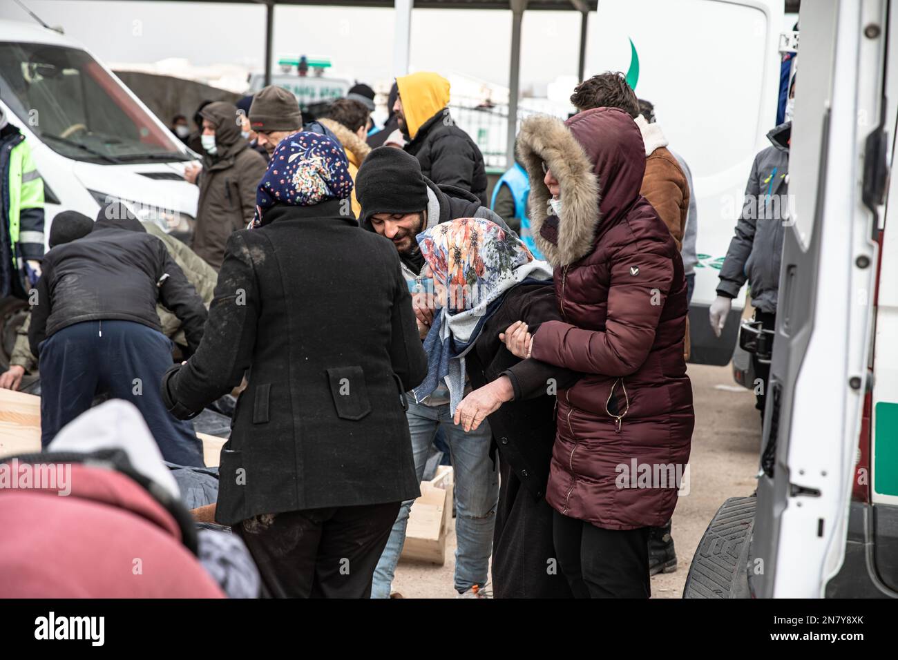 Adiyaman, Turkey. 10th Feb, 2023. People mourn the death of their relatives following an earthquake. Monday morning, a strong 7.7 magnitude, centered in the Pazarcik district, jolted Kahramanmaras and strongly shook several provinces, including Gaziantep, Sanliurfa, Diyarbakir, Adana, Adiyaman, Malatya, Osmaniye, Hatay, and Kilis. Later, at 13.24 p.m. (1024GMT), a 7.6 magnitude quake centered in Kahramanmaras' Elbistan district struck the region. Turkiye declared 7 days of national mourning after deadly earthquakes in southern provinces. Credit: SOPA Images Limited/Alamy Live News Stock Photo