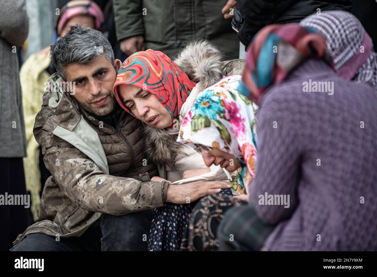 Adiyaman, Turkey. 10th Feb, 2023. People mourn the death of their relatives following an earthquake. Monday morning, a strong 7.7 magnitude, centered in the Pazarcik district, jolted Kahramanmaras and strongly shook several provinces, including Gaziantep, Sanliurfa, Diyarbakir, Adana, Adiyaman, Malatya, Osmaniye, Hatay, and Kilis. Later, at 13.24 p.m. (1024GMT), a 7.6 magnitude quake centered in Kahramanmaras' Elbistan district struck the region. Turkiye declared 7 days of national mourning after deadly earthquakes in southern provinces. Credit: SOPA Images Limited/Alamy Live News Stock Photo
