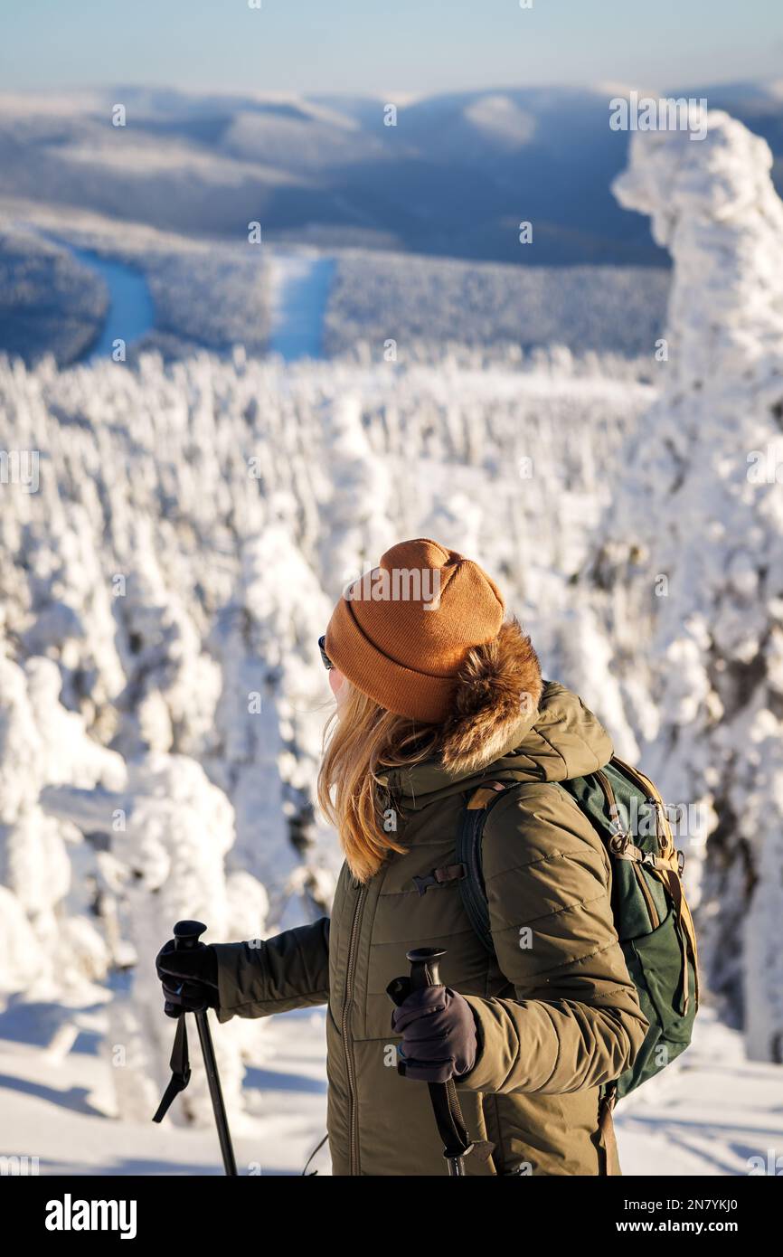 Forest green snowboard jacket top