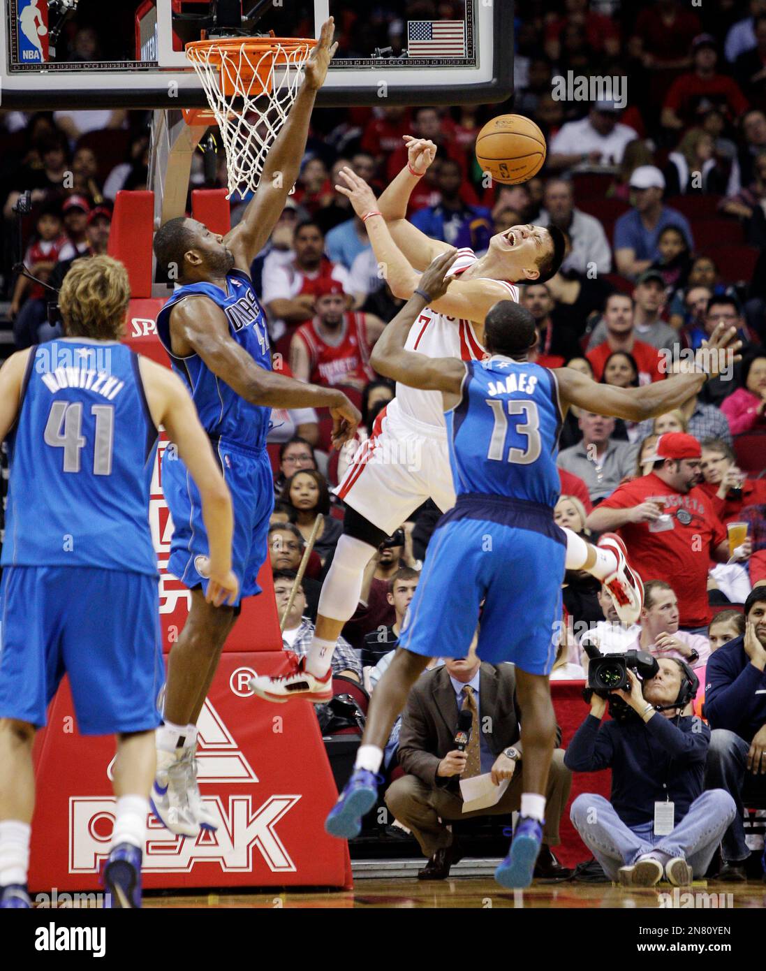 Jeremy Lin Rockets Dunk