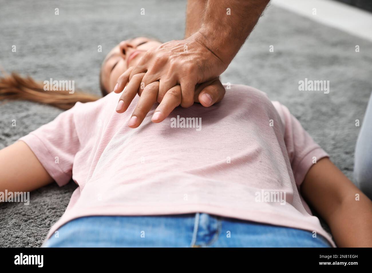 Woman Cpr Woman performing cpr chest hi-res stock photography and images - Alamy