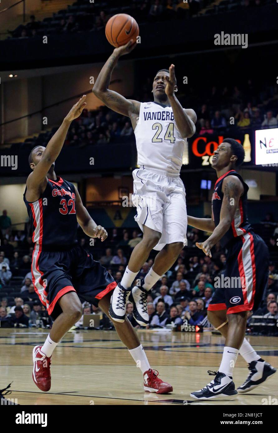 Vanderbilt guard Dai-Jon Parker (24) shoots between Georgia defenders ...