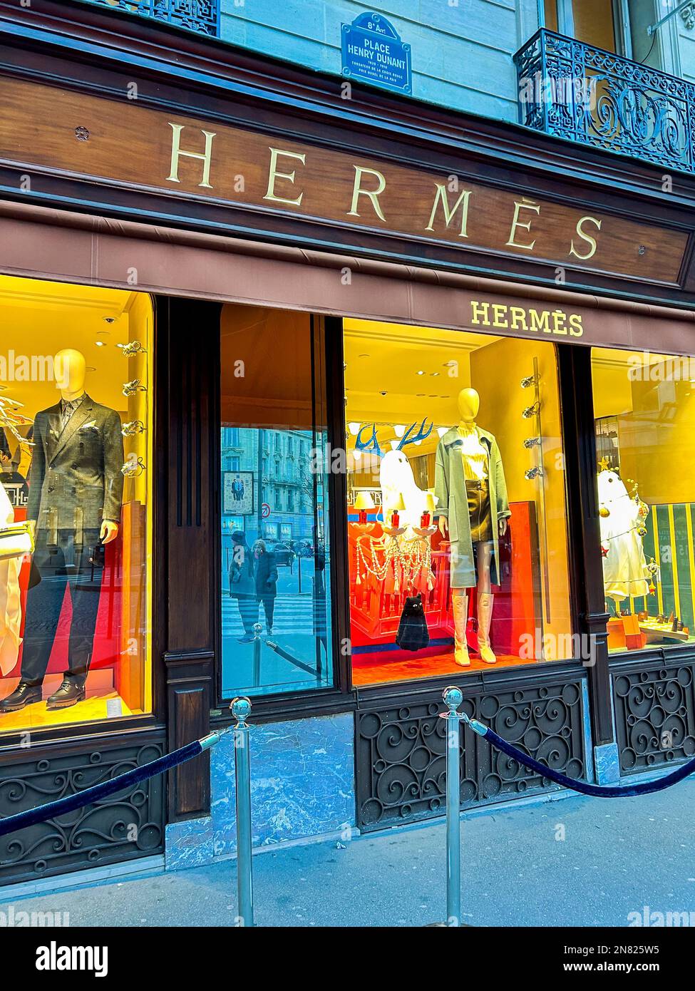 Hermes store fashion clothing hi-res stock photography and images - Alamy