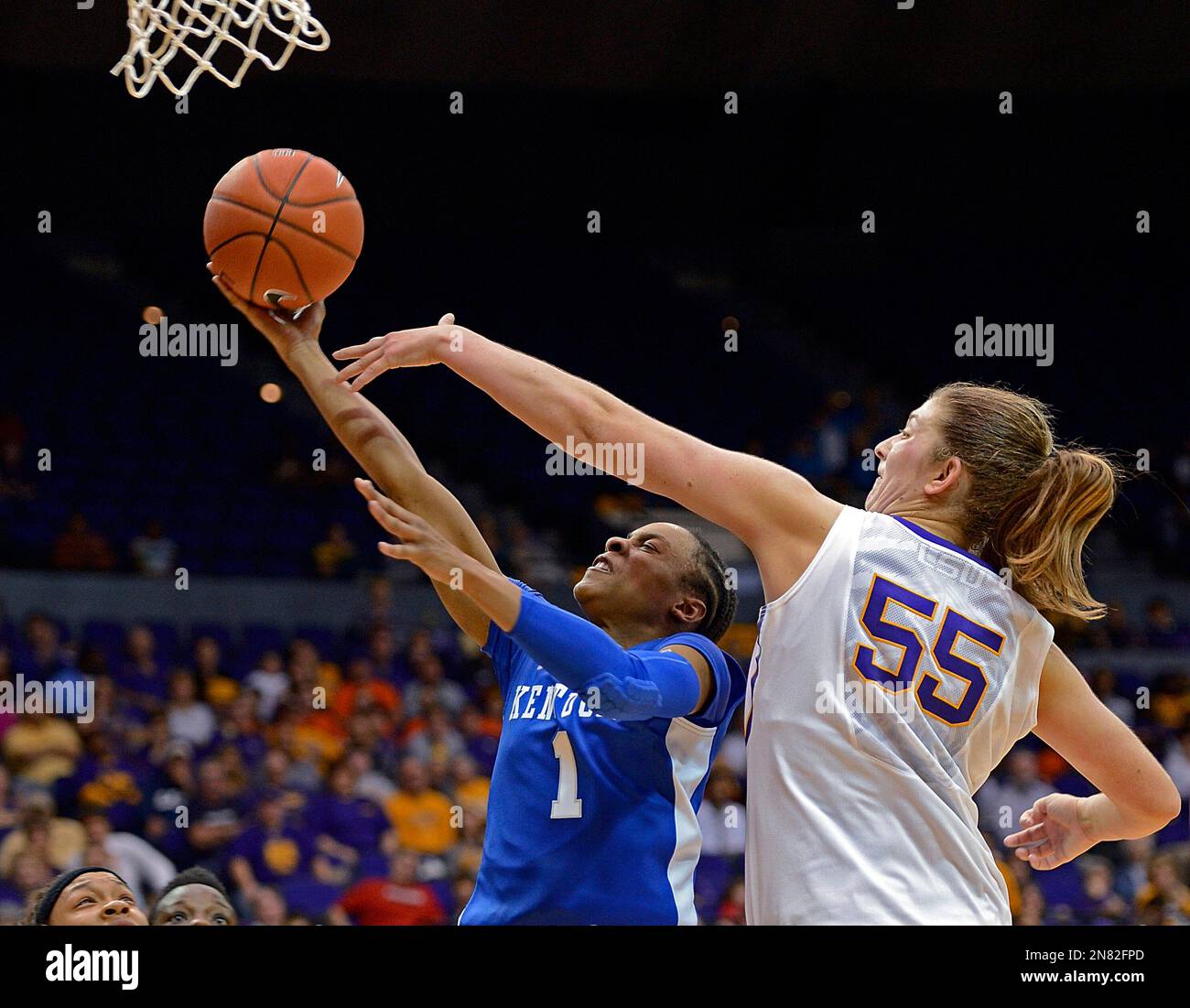 Kentucky guard A'dia Mathies (1) drives the lane for two points past ...