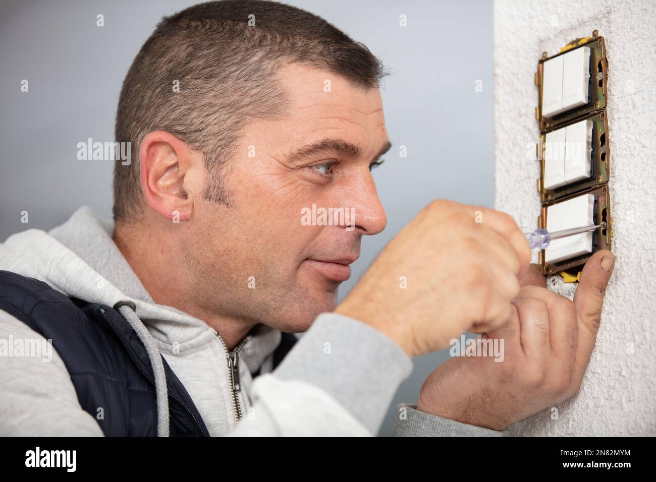 man doing electrical repairs at home Stock Photo