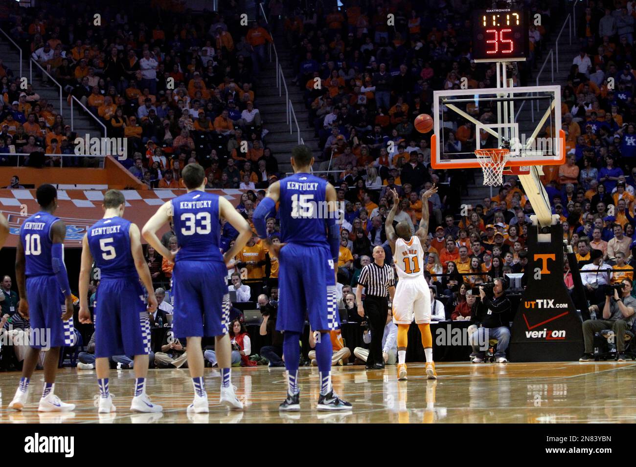 Kentucky player's watch as Tennessee guard Trae Golden (11) shoots the