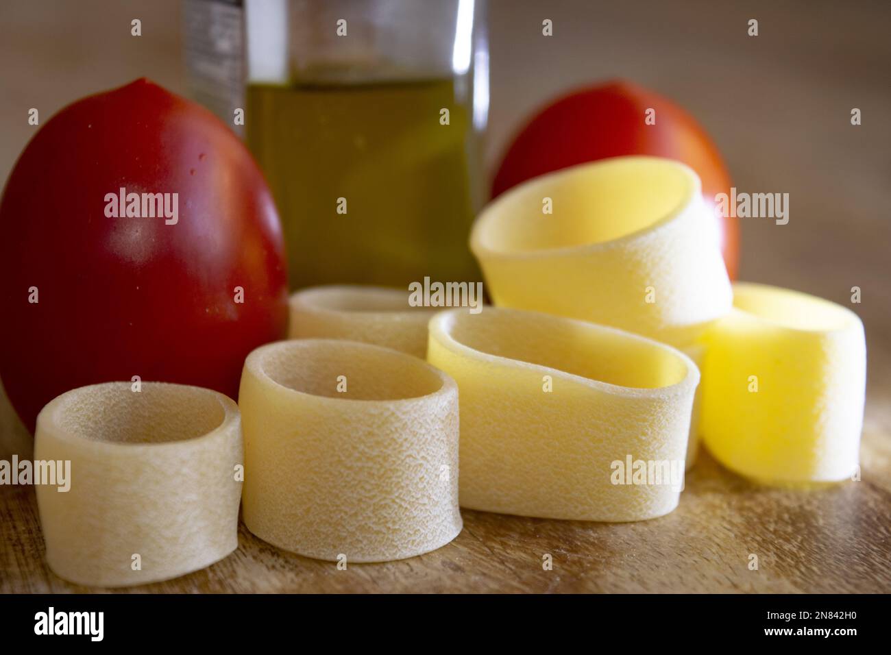 ingredients to prepare pasta with olive oil and tomato sauce Stock Photo
