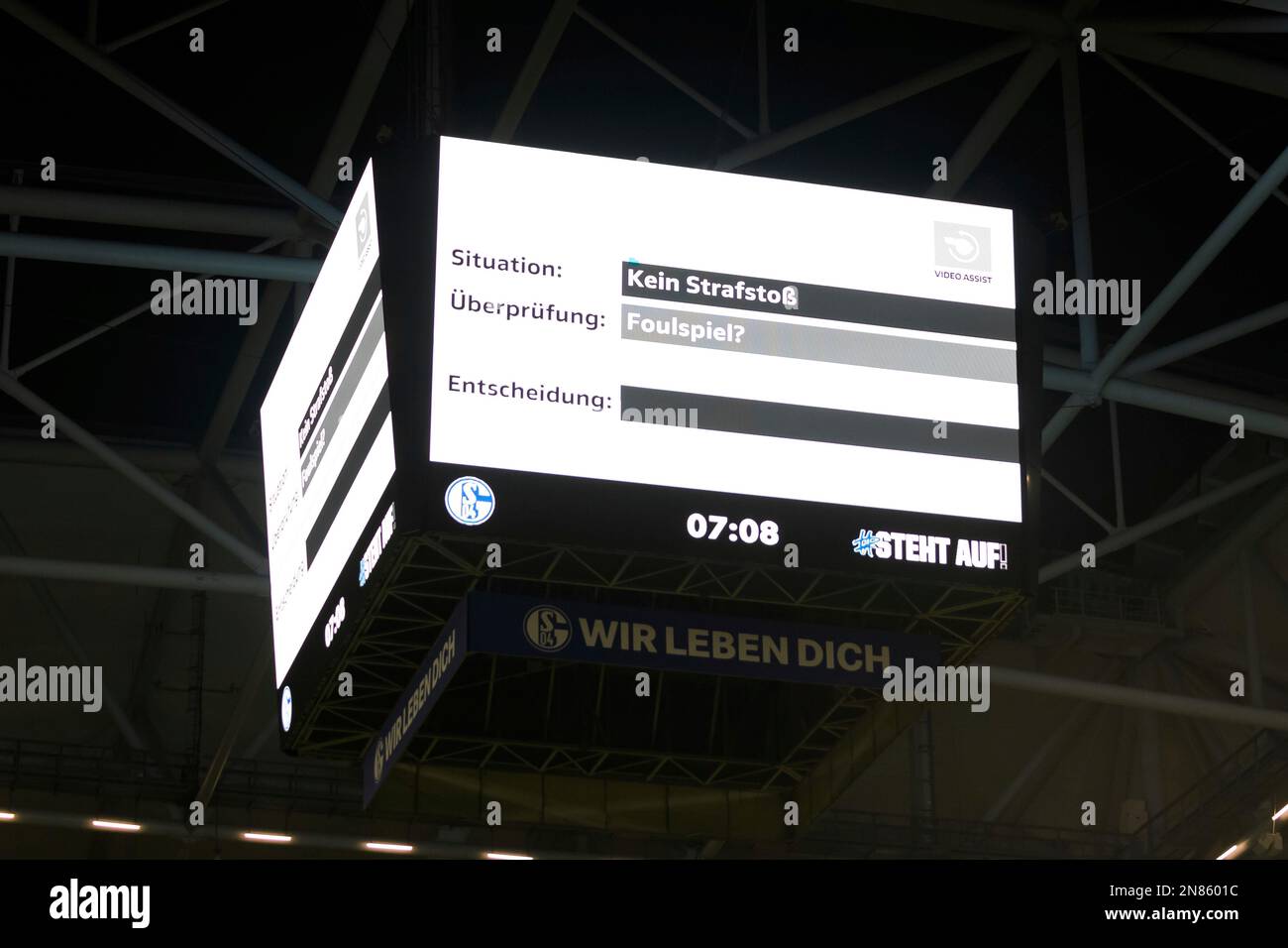 Information about the VAR about a decision on the video cube, on the scoreboard, soccer 1st Bundesliga, 20th matchday, FC Schalke 04 (GE) - VFL Wolfsburg (WOB) 0:0 on February 10th, 2023 in Gelsenkirchen/Germany. Credit: dpa picture alliance/Alamy Live News Stock Photo