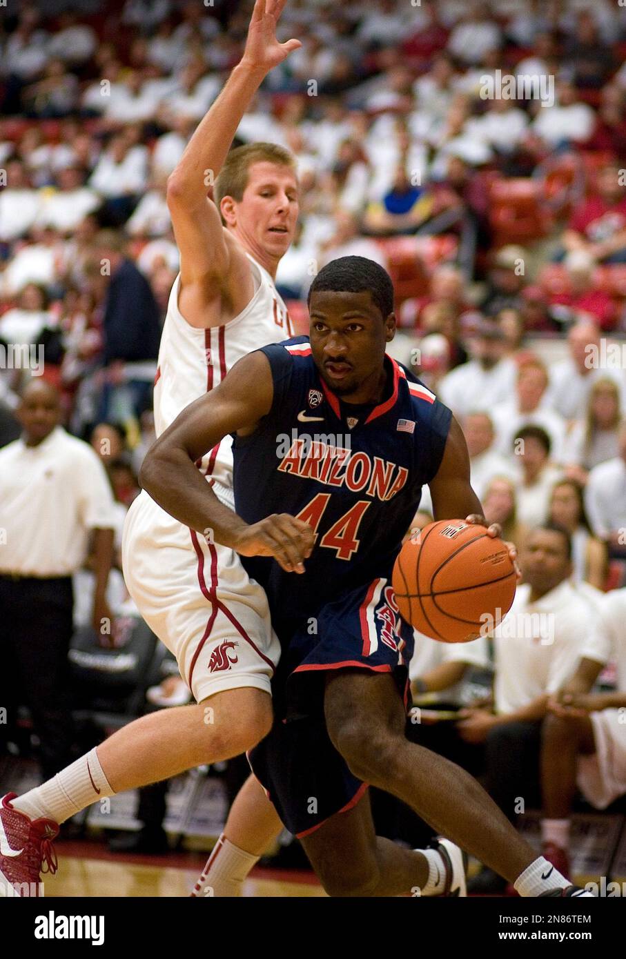 Arizona forward Solomon Hill (44) drives the baseline around Washington ...