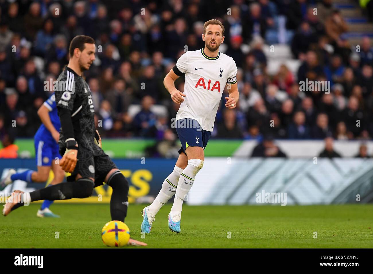 Harry Kane of Tottenham Hotspur puts pressure on Danny Ward of Leicester City during the Premier League match between Leicester City and Tottenham Hotspur at the King Power Stadium, Leicester on Saturday 11th February 2023. (Photo: Jon Hobley | MI News) Credit: MI News & Sport /Alamy Live News Stock Photo