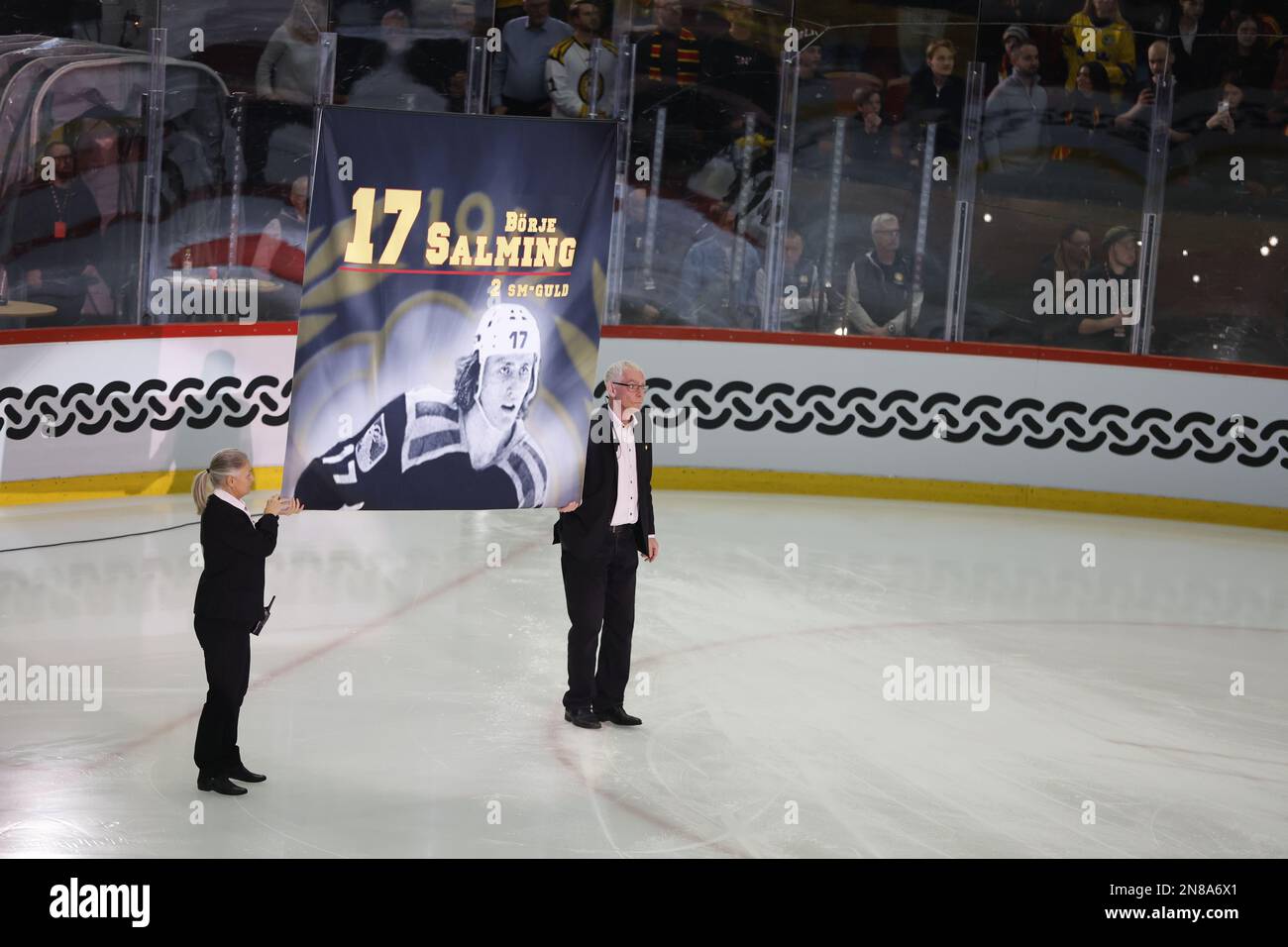 Leafs honor Salming with touching ceremony, all-Swedish starting