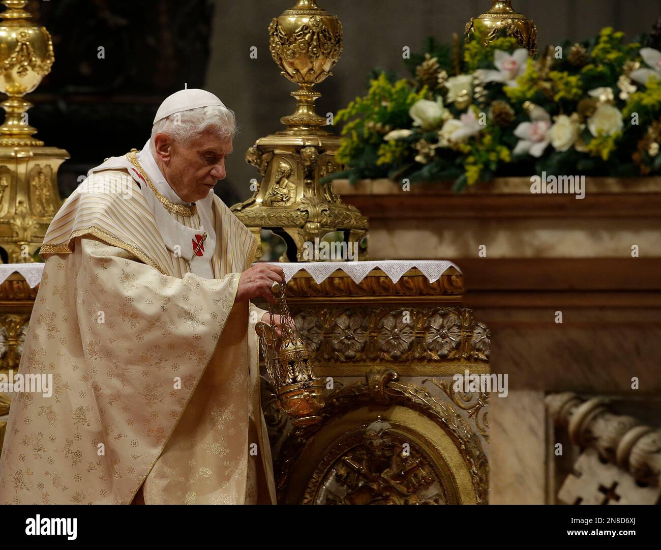 Pope Benedict XVI celebrates the Christmas Eve Mass in St. Peter's ...