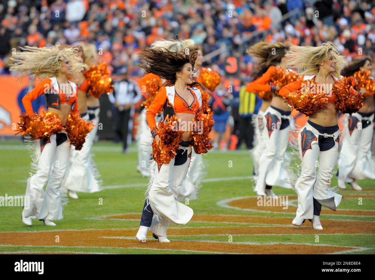 Denver Broncos cheerleaders perform in the first half of an NFL football  game Thursday, Oct. 6, 2022, in Denver. (AP Photo/David Zalubowski Stock  Photo - Alamy