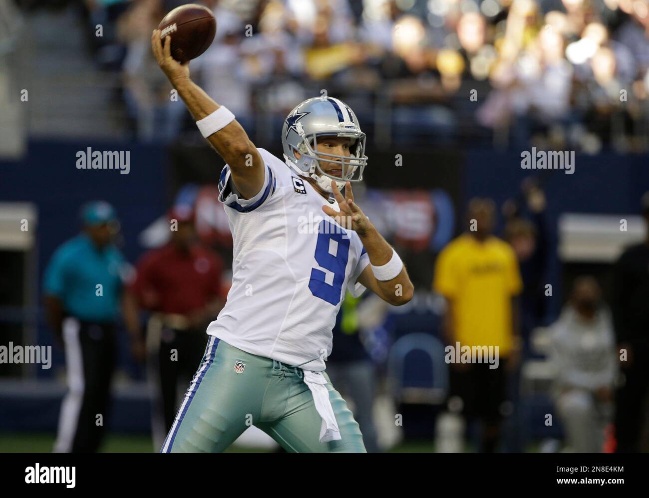 Dallas Cowboys quarterback Tony Romo (9) throws during the first half
