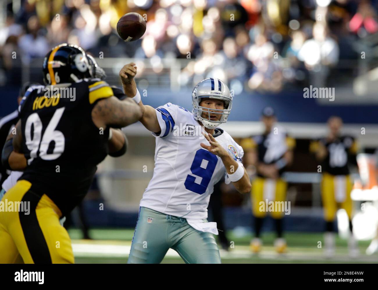 Dallas Cowboys quarterback Tony Romo (9) passes as Pittsburgh Steelers