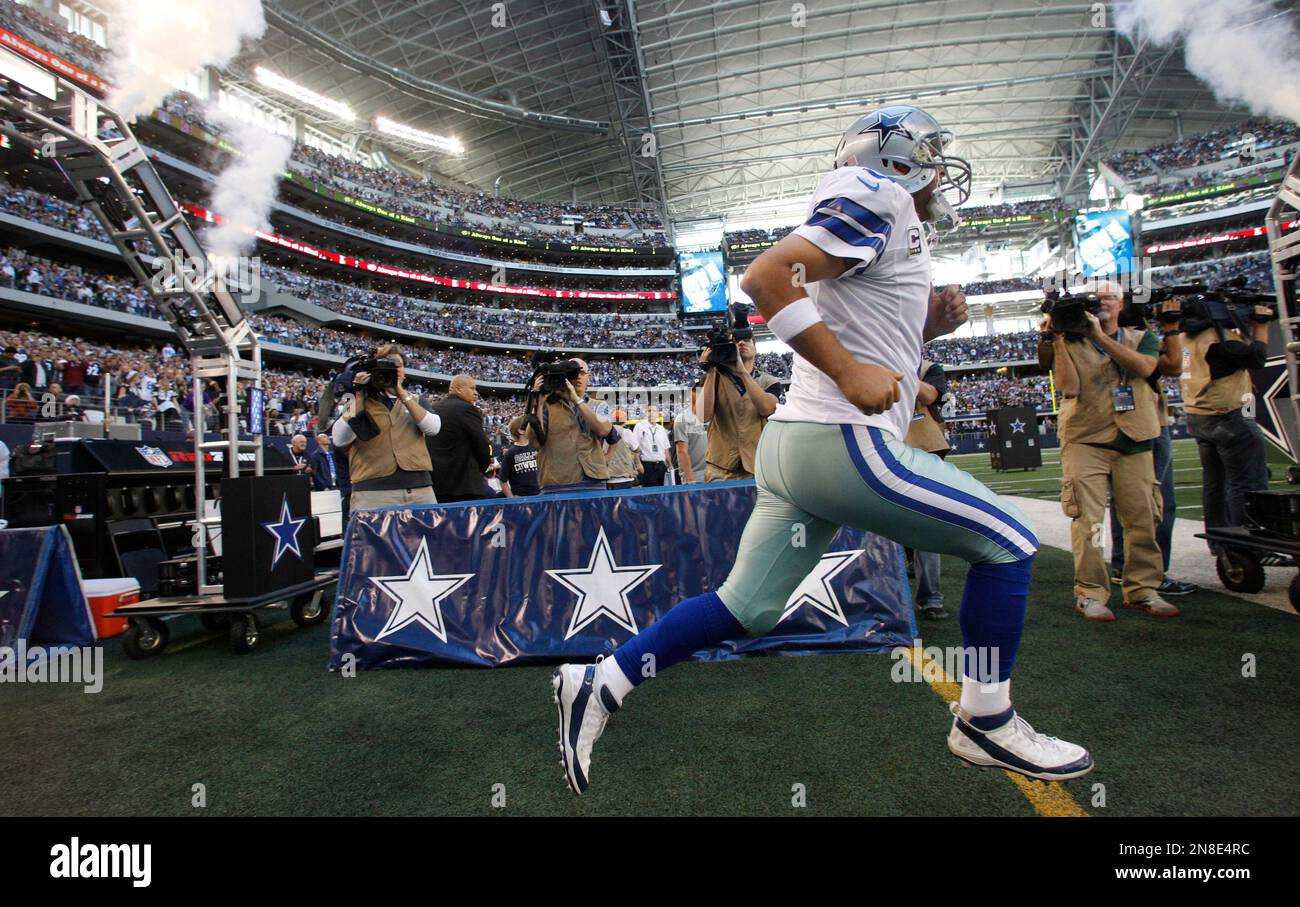 Dallas Cowboys quarterback Tony Romo (9) takes the field before an NFL(00)