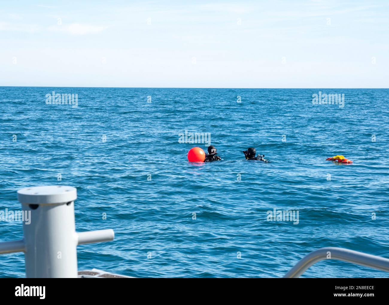 Myrtle Beach, United States of America. 07 February, 2023. U.S Navy sailors assigned to Explosive Ordnance Disposal Group 2 prepare to dive in search for debris during recover of the Chinese high-altitude surveillance balloon in the Atlantic Ocean, February 7, 2023 off the coast of Myrtle Beach, South Carolina. The suspected spy balloon was shot down by American fighter aircraft on February 4th after traveling across the continental United States. Credit: MC1 Ryan Seelbach/US Navy Photo/Alamy Live News Stock Photo