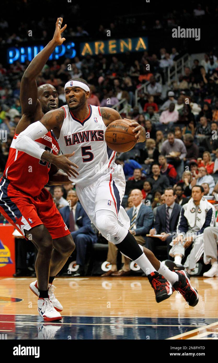 Atlanta Hawks forward Josh Smith (5) drives as Washington Wizards ...