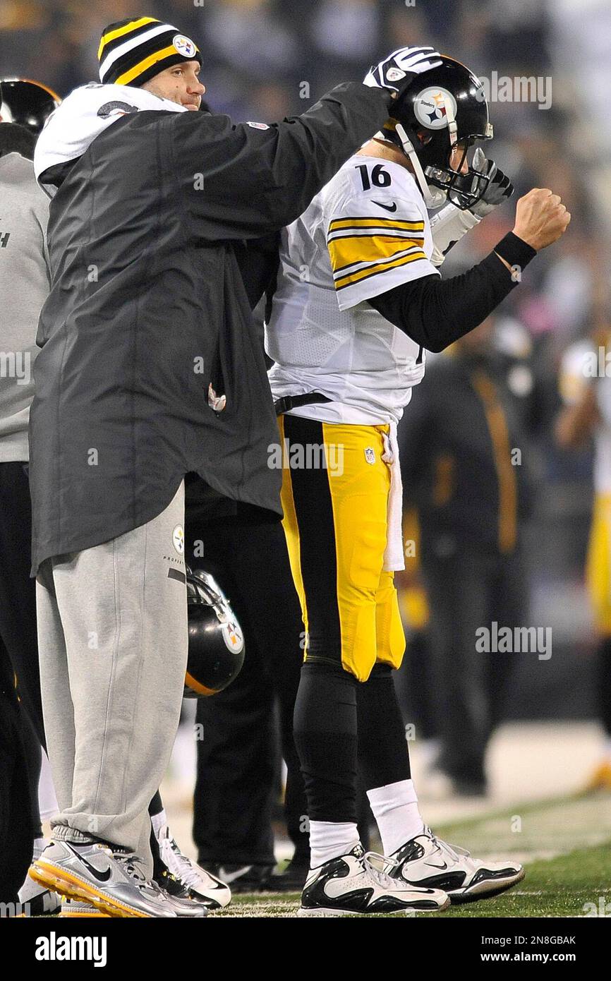 Pittsburgh Steelers quarterback Ben Roethlisberger (7) stands on the  sidelines during an NFL football game against the Oakland Raiders, Sunday,  Nov. 8, 2015, in Pittsburgh. (AP Photo/Gene J. Puskar Stock Photo - Alamy